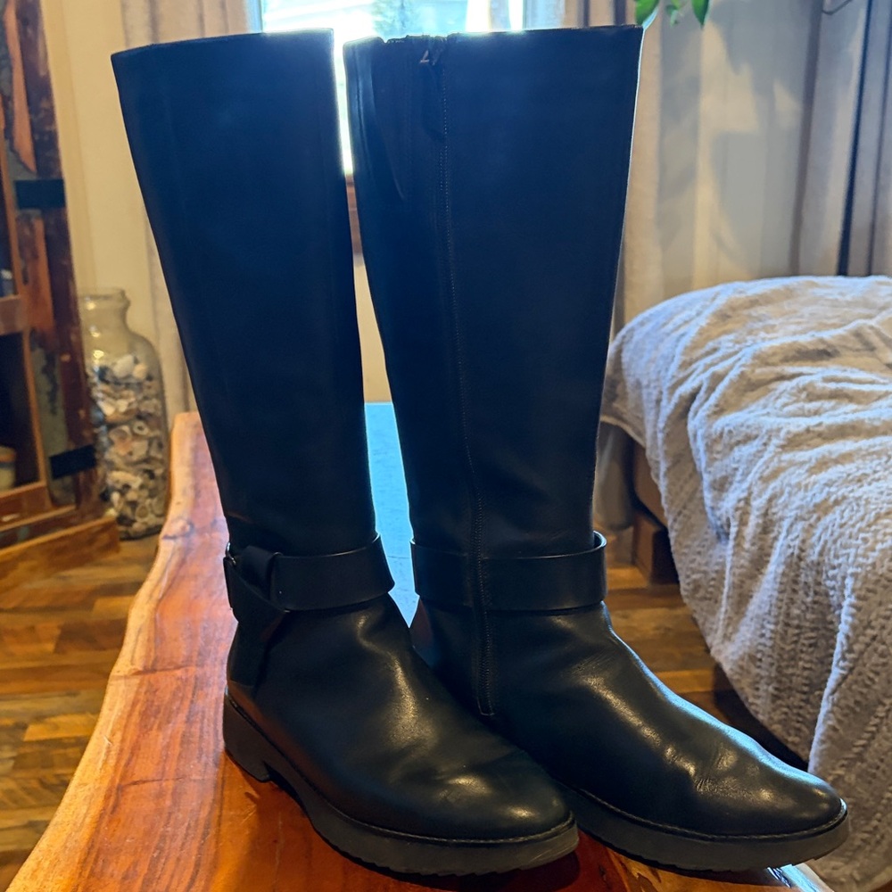 Fitflop Elegant Black Heeled Boots - Picture 4 of 7